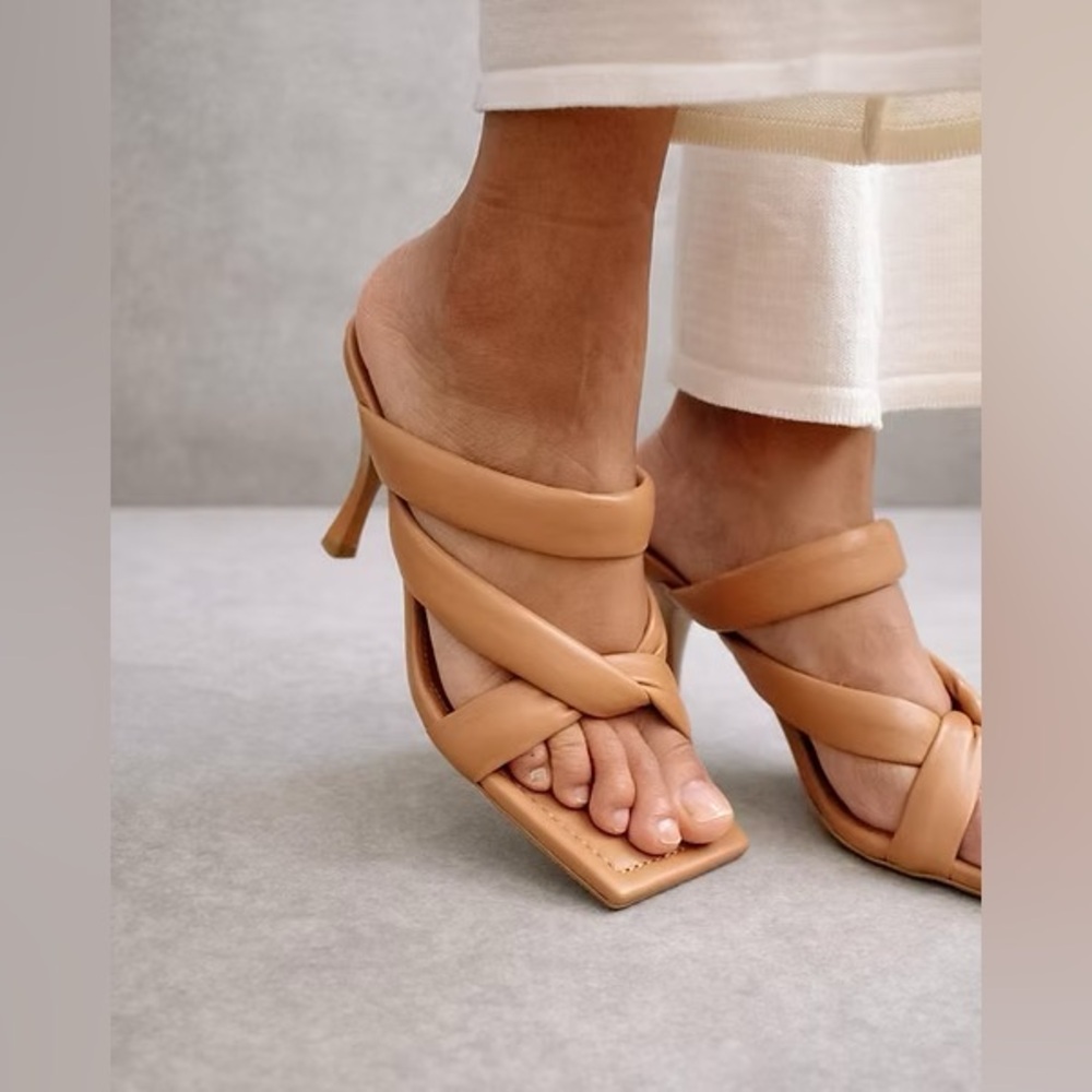 ALOHAS Amaretto Camel Crisscross Heels Square Toe size 37 Summer Sandals